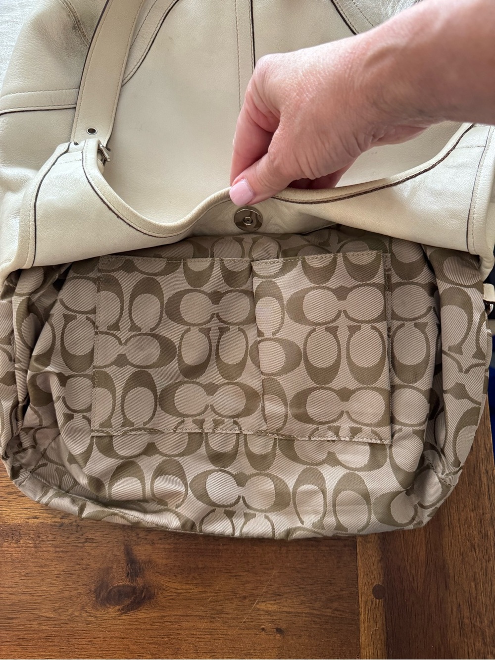 Vintage 2003 COACH Legacy SoHo
Hobo #9249 Leather Eggshell Handbag - Picture 5 of 15
